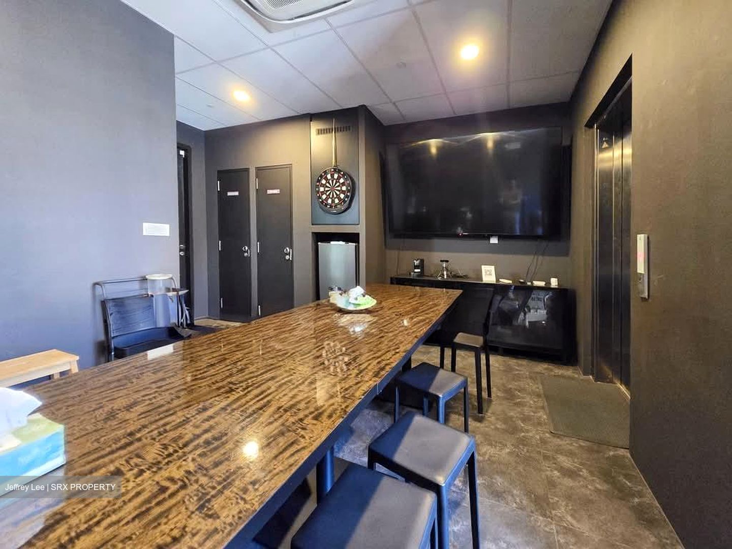 Hongkong Street (D1), Office #604748241